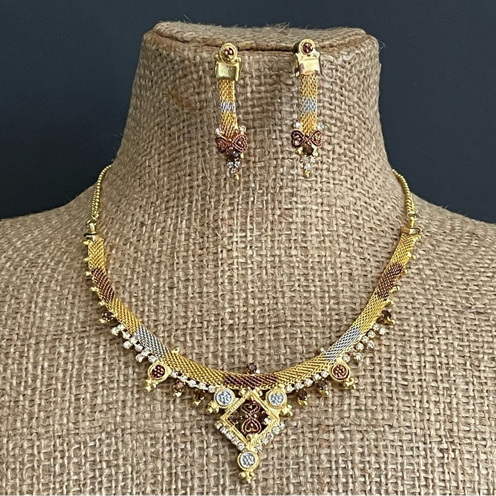 Elegant tri color gold necklace & earrings sets.